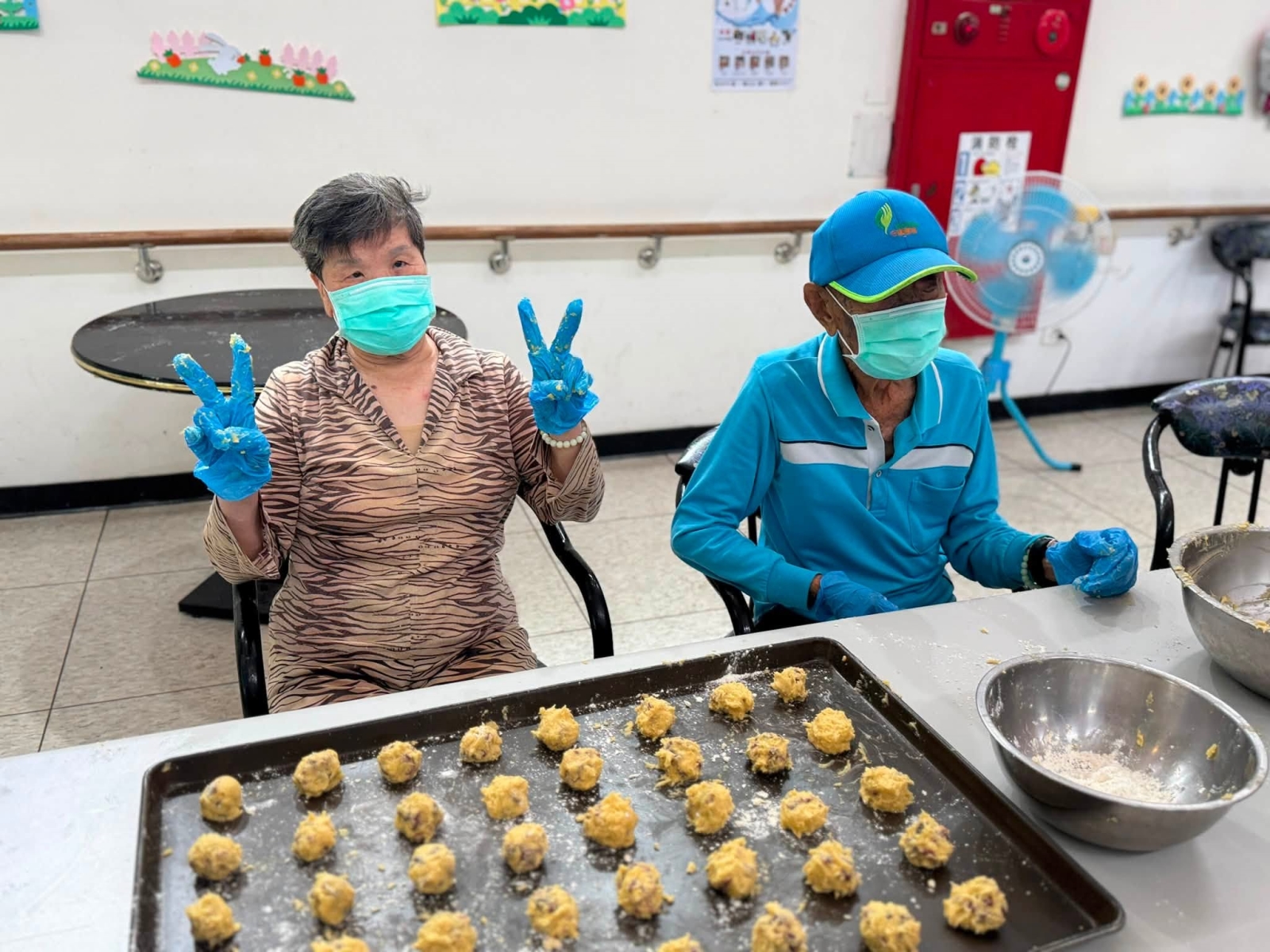 長輩體驗製作手工餅乾