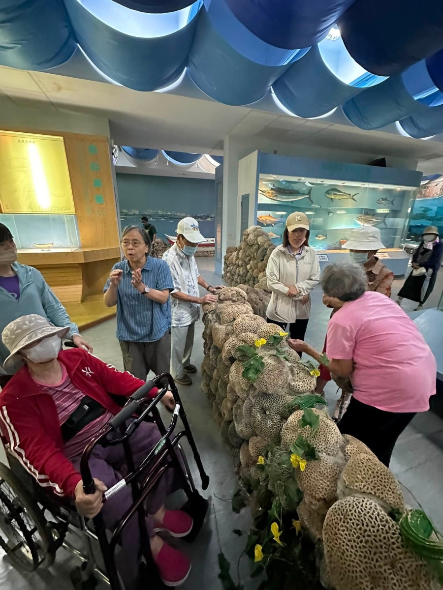 志工帶領長輩認識傳統漁業文化