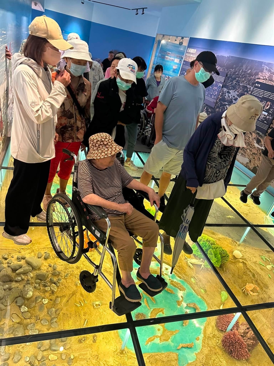 志工帶領長輩認識傳統漁業文化