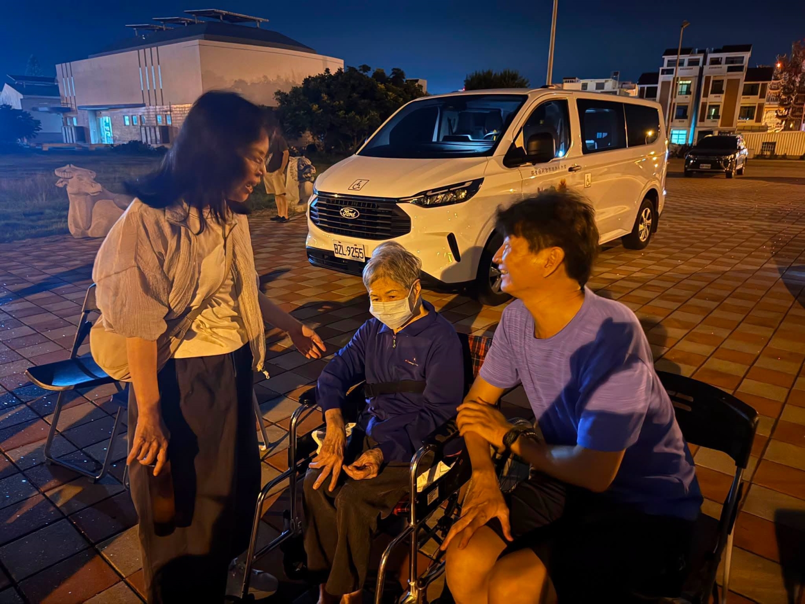陪伴院民共賞精彩花火