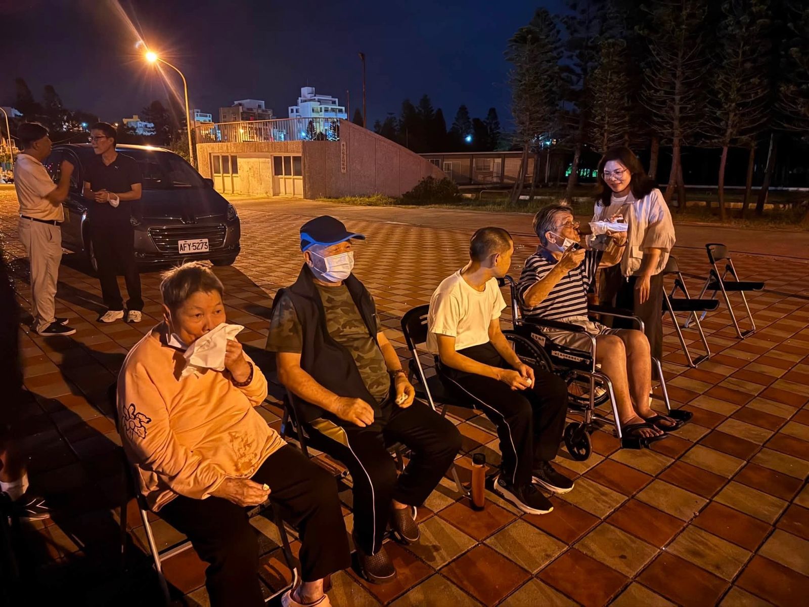 陪伴院民共賞精彩花火