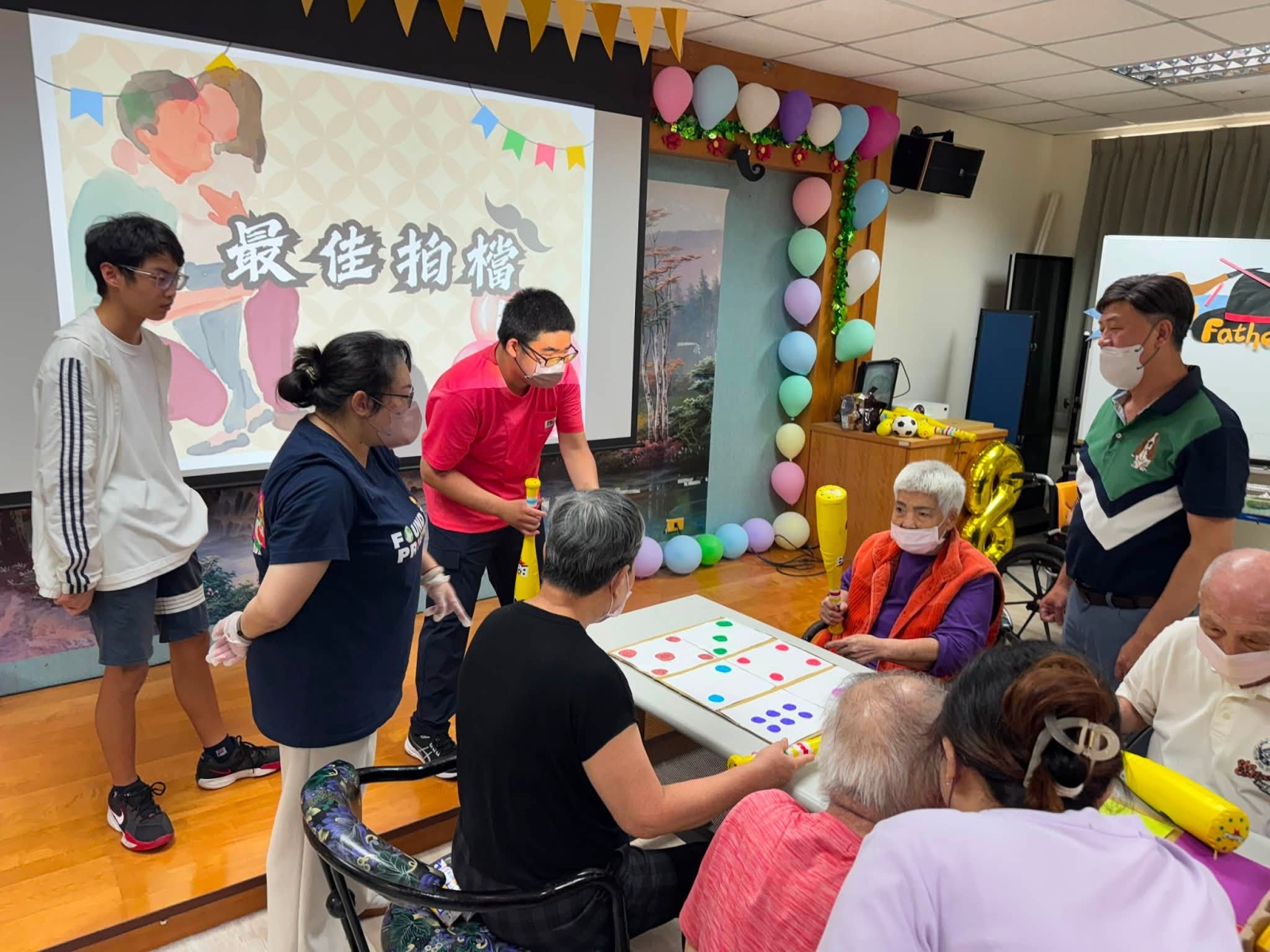 主任及秘書為關卡關主,帶領長輩們挑戰遊戲