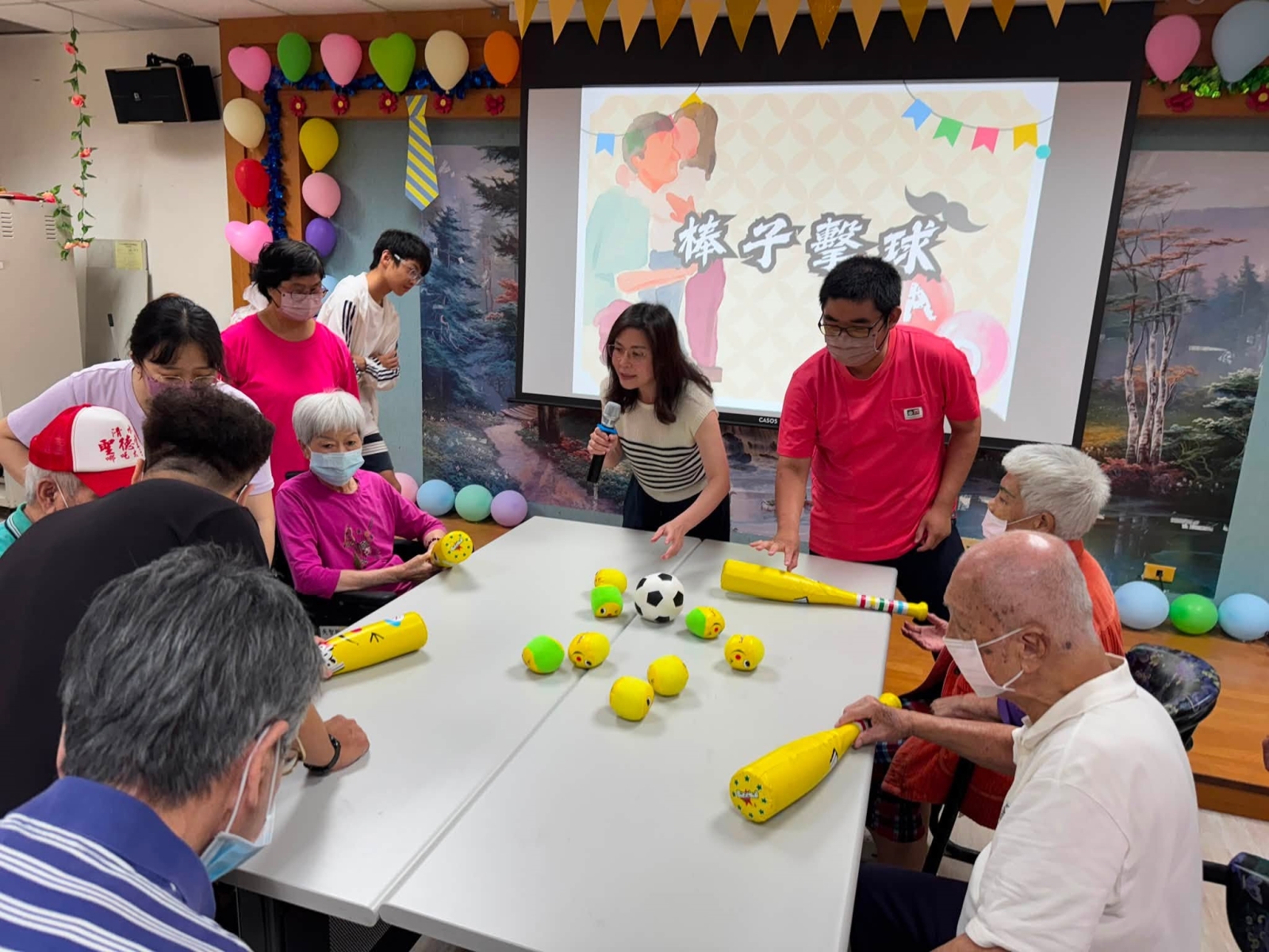 主任及秘書為關卡關主,帶領長輩們挑戰遊戲