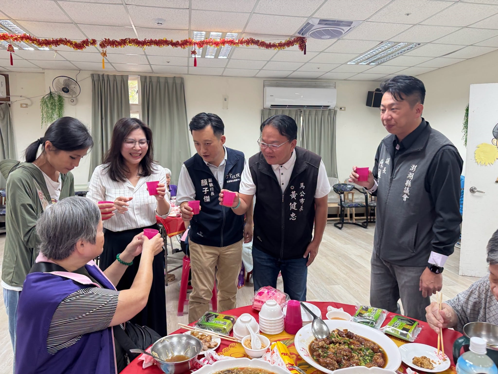 各界長官賓客與長輩共餐