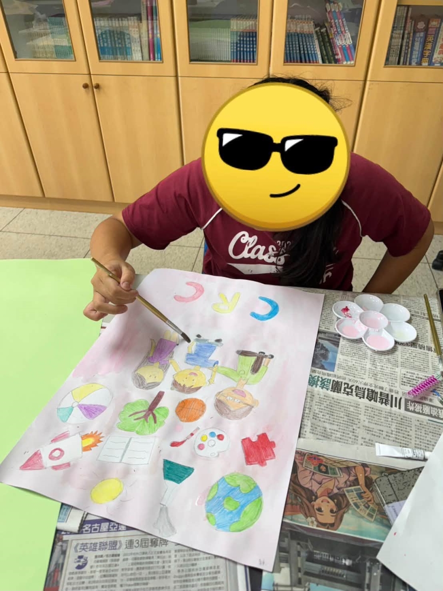 院生發揮自己的想像力創作作品