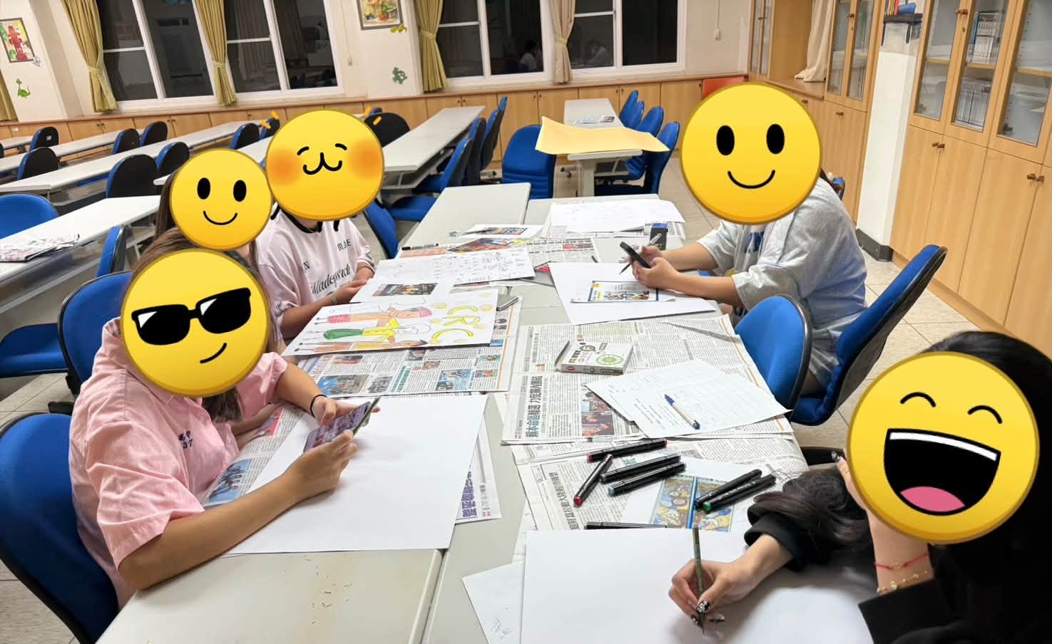 院生發揮自己的想像力創作作品